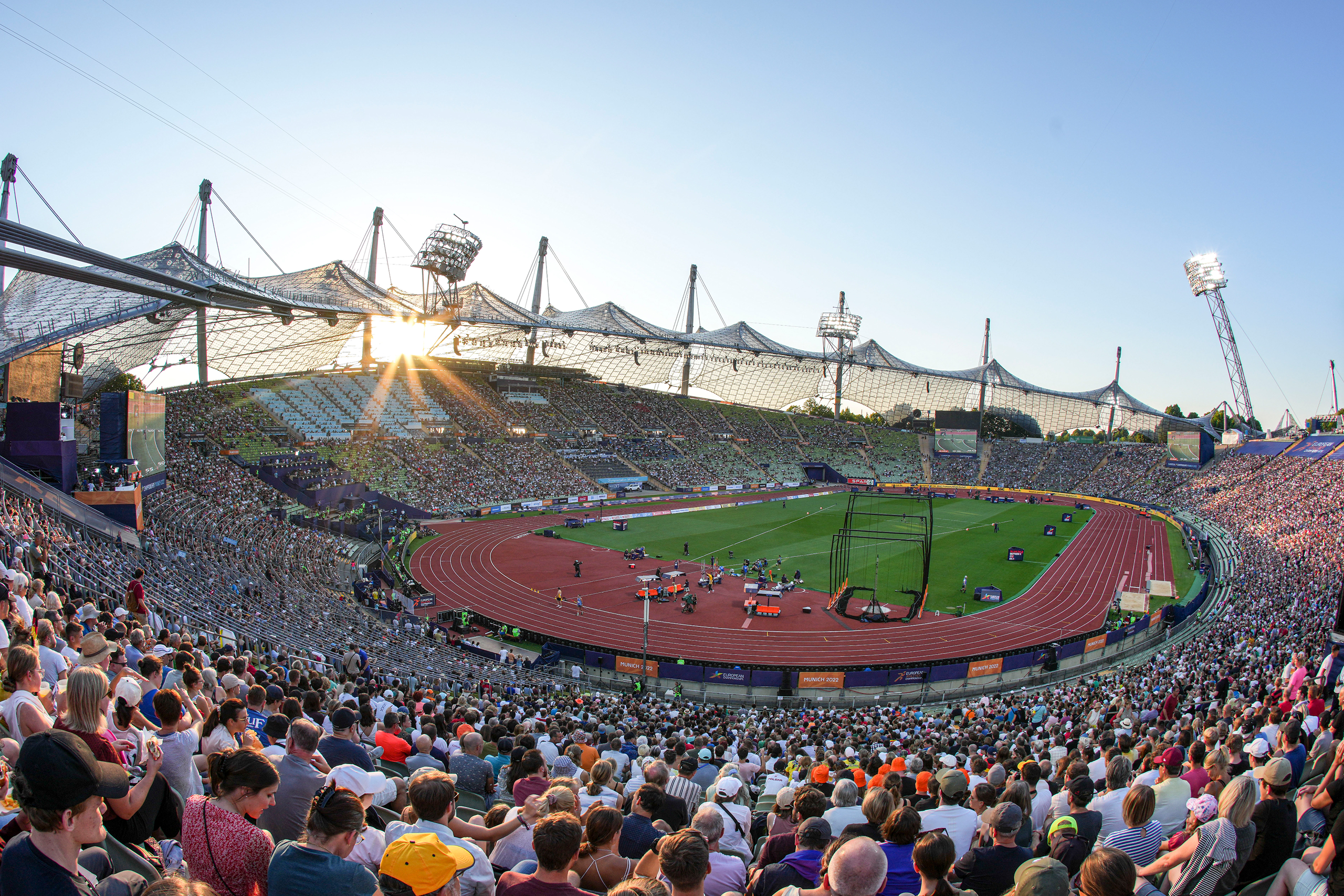 Blick in das volle Olympiastadion während der European Championships